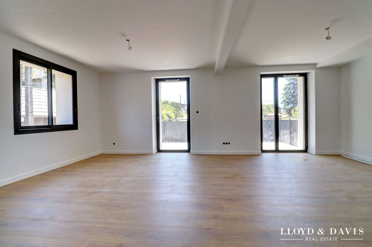 Appartement 103 m² à Challes-Les-Eaux  - photo 4