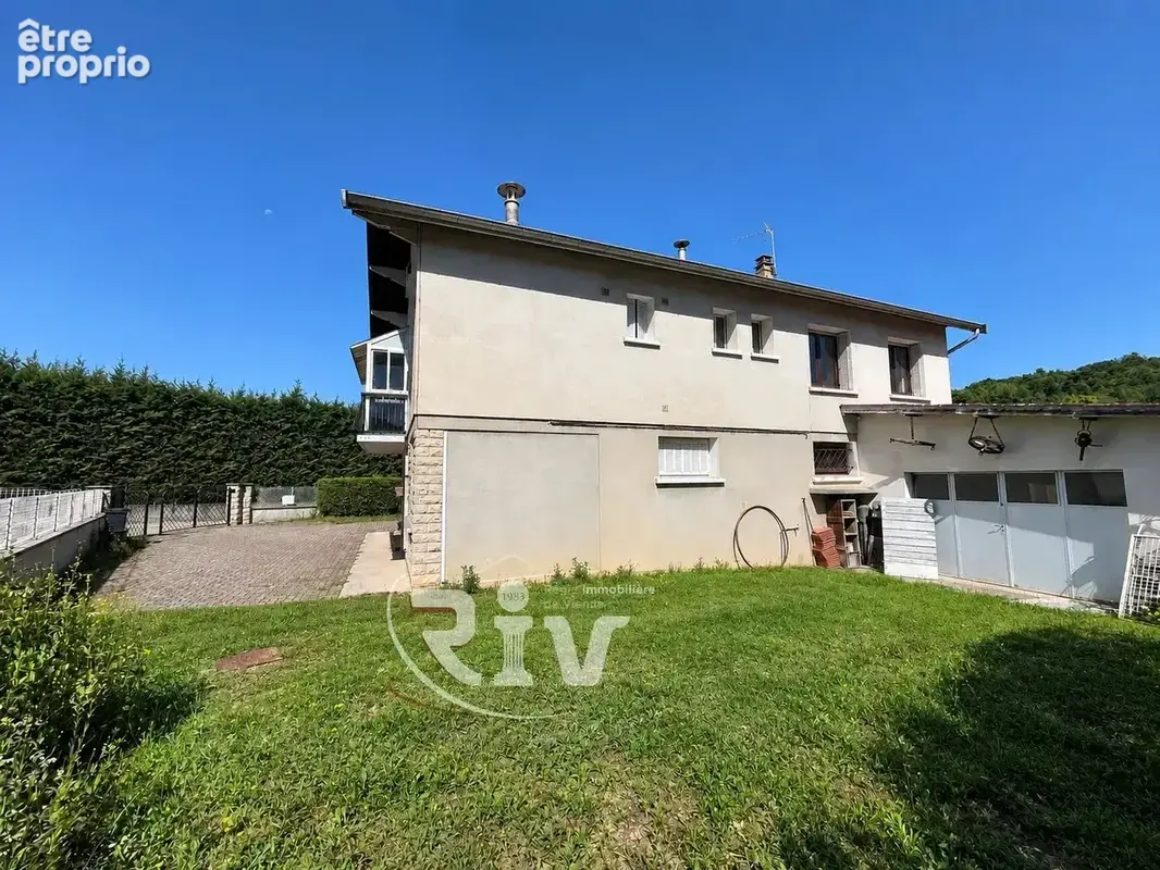 Maison familiale d’environ 120 m² avec grand garage, dépendances et terrain – COUR-ET-BUIS - photo 11