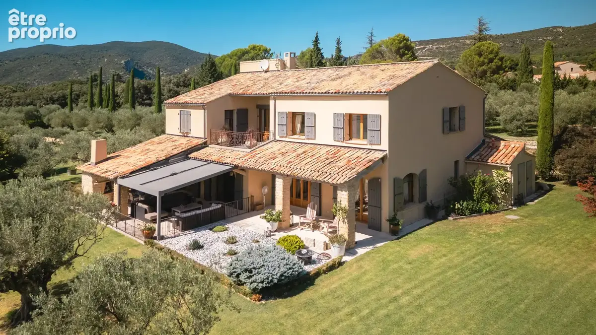Magnifique propriété au cœur d'un domaine de 1,7 hectare - photo 3