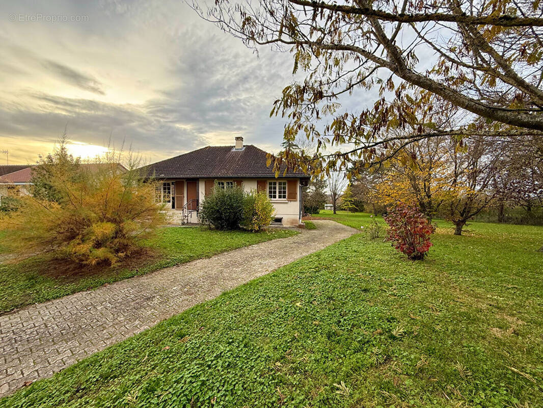 Maison à ESTIVAREILLES