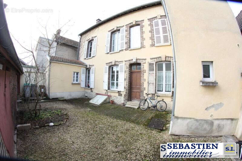 Appartement à SAINTE-SAVINE