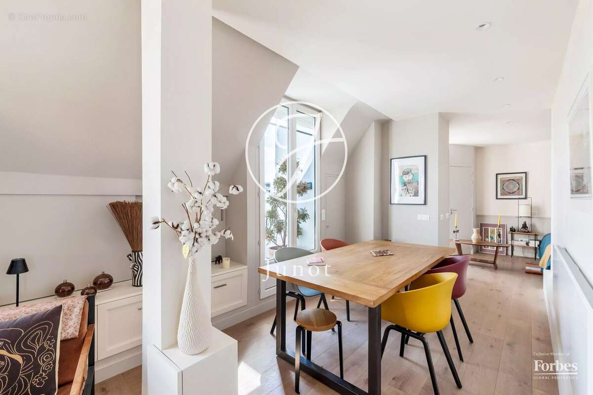 Paris 18e - MONTMARTRE / JARDINS DU SACRÉ-CŒUR -  Grand 2 pièces - 58,09m² Carrez - 60,25m² au sol - Terrasses - Vues dégagées - photo 14