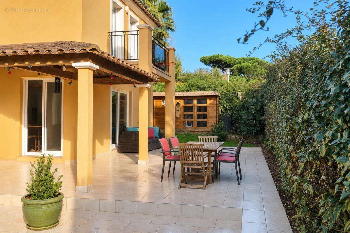 Maison à ROQUEBRUNE-SUR-ARGENS