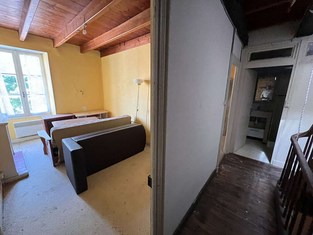 Maison 83 m² à Saint-Sauvant  - photo 7