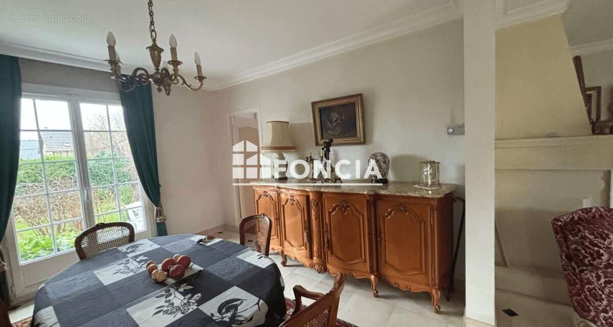 Maison prête à vivre, rénovée de 154m2 avec sous-sol total - photo 3
