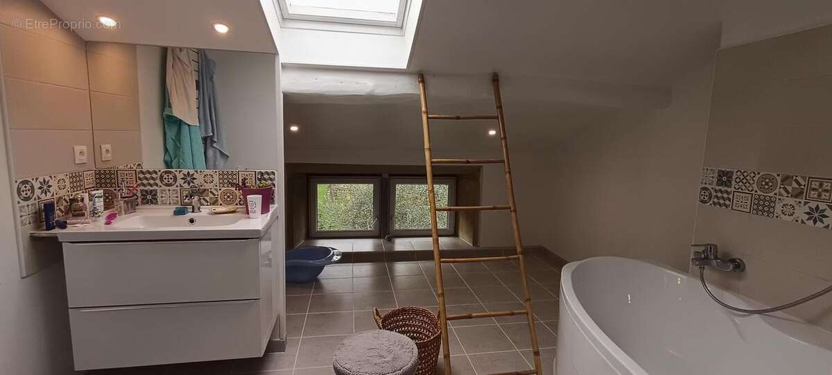 Maison à SAINT-DONAT-SUR-L&#039;HERBASSE