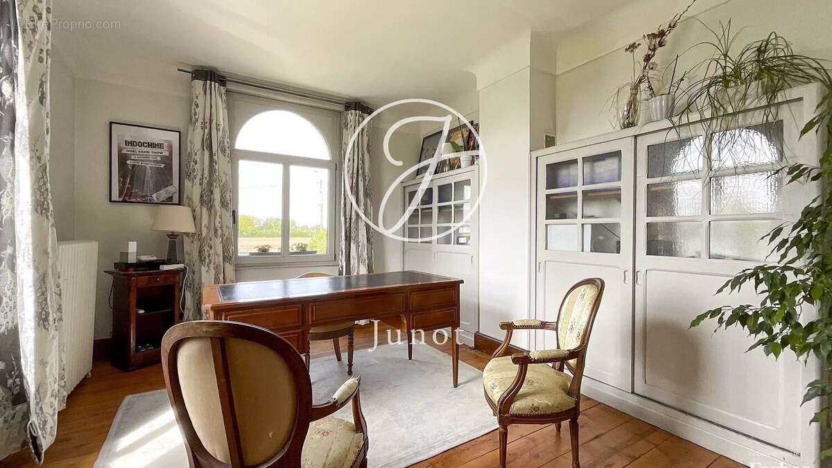 Templeuve en Pévèle – Maison de caractère – 262m² - 5 chambres – Bureaux – Jardin – Sous-sol - photo 8