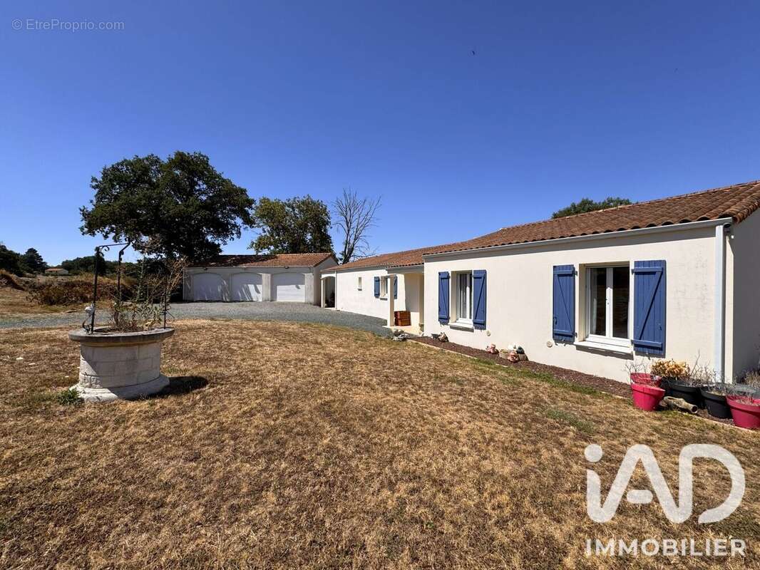 Maison 123 m² à La Caillere-Saint-Hilaire  - photo 4