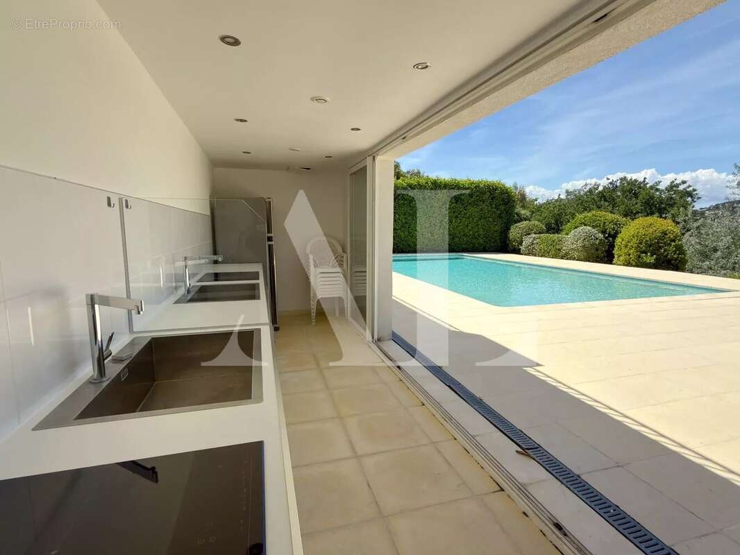 Maison à VALLAURIS