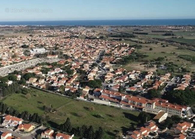 Terrain à SAINT-LAURENT-DE-LA-SALANQUE
