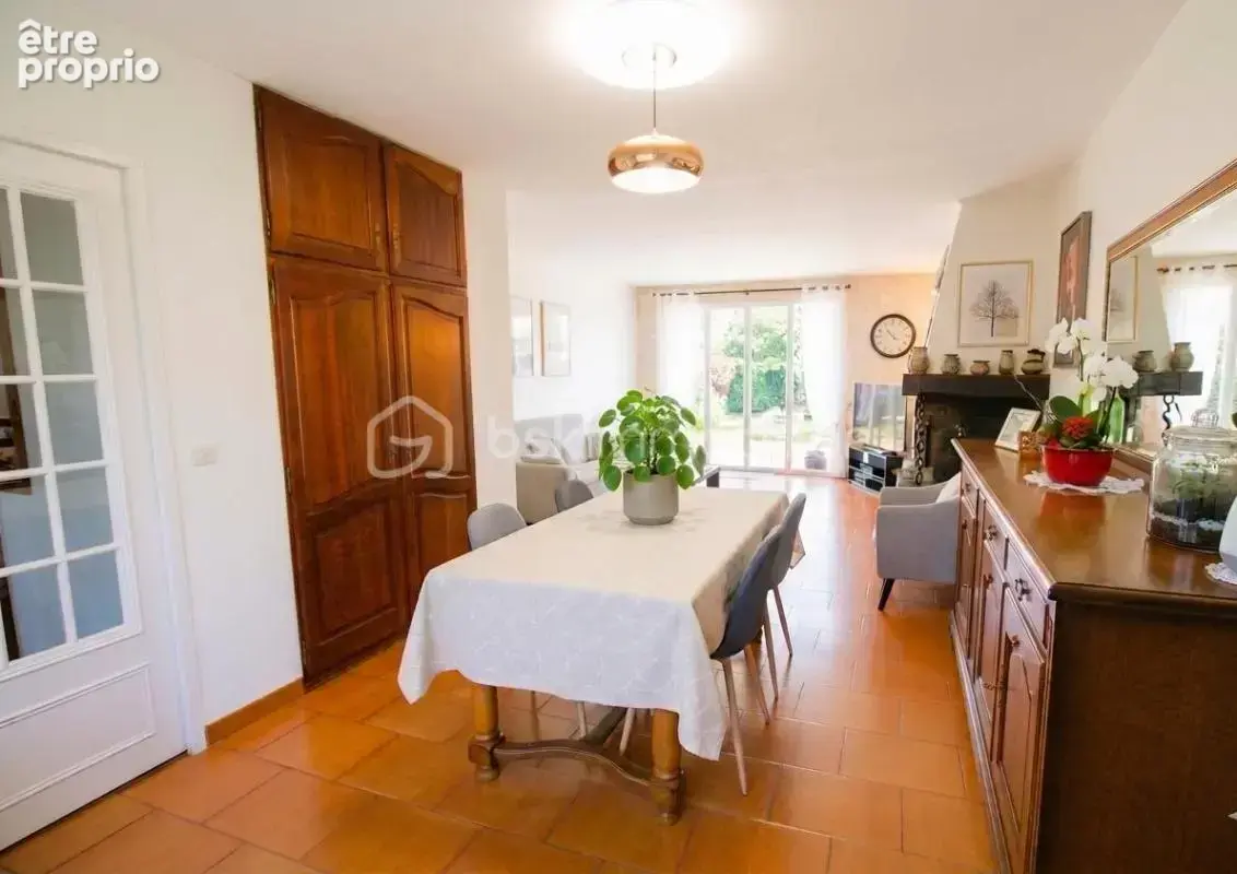A 10 minutes de MAINTENON et de la gare, maison de plein pied de 93 m² sur terrain boise de 2123 m² de superficie, plat clos, un - photo 4