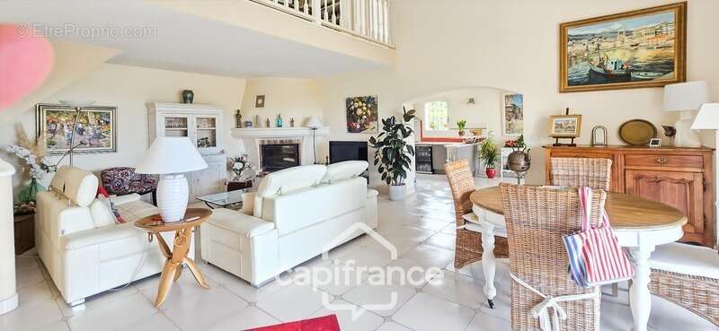 Maison à vendre 4 pièces VUE MER + Garage 55m² + Piscine SANARY SUR MER (83) - photo 20
