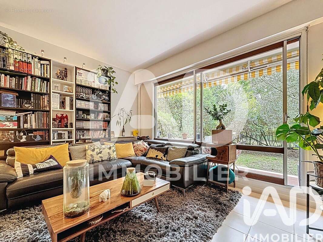 Photo 2 - Appartement à LE MESNIL-LE-ROI