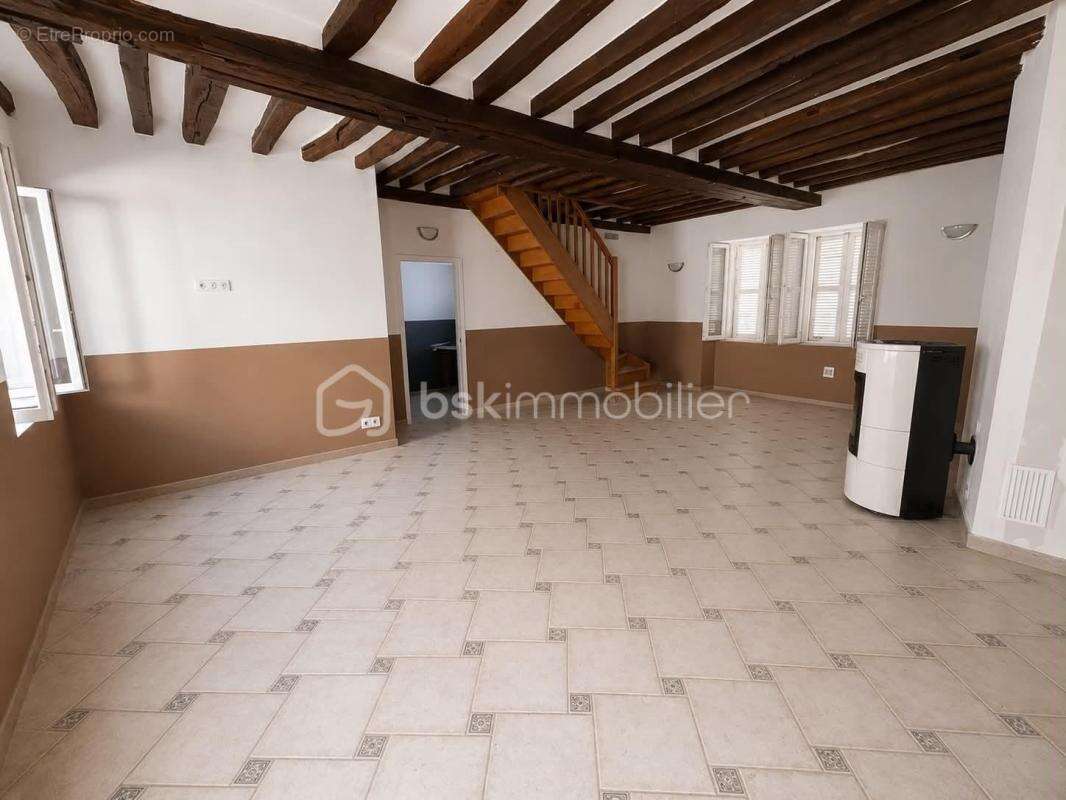 Maison en pierre de caractère de 190 m² avec dépendance – Boynes - photo 3