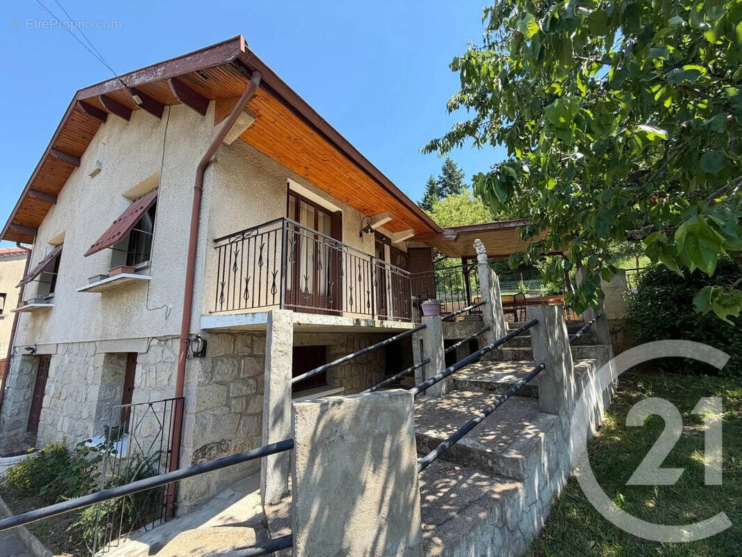 Maison à SATILLIEU
