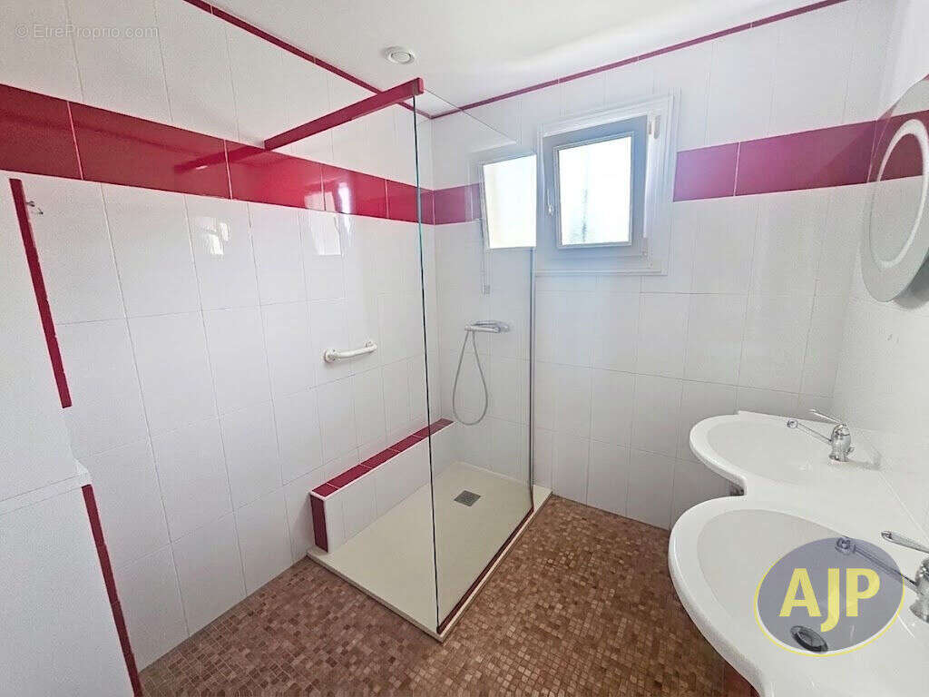 Maison Lucon 6 pièce(s) 127 m2 - photo 17