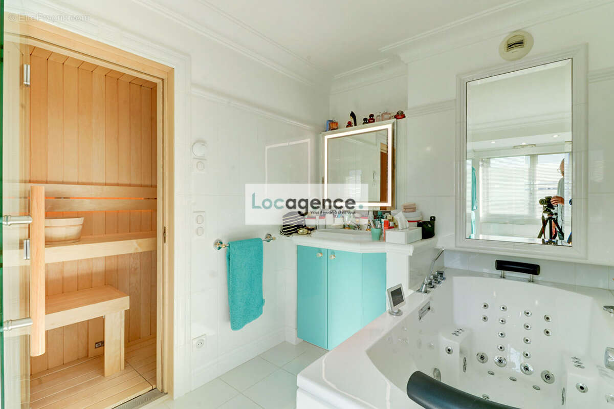 Appartement à MANDELIEU-LA-NAPOULE