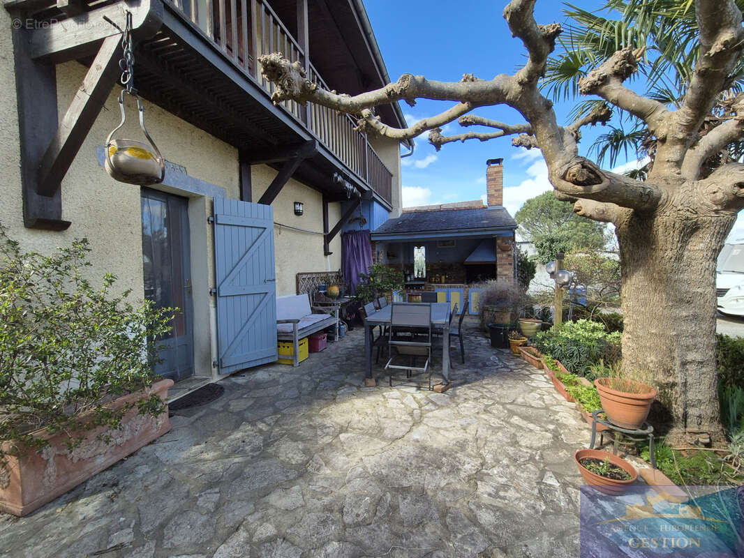 Maison à PONTACQ