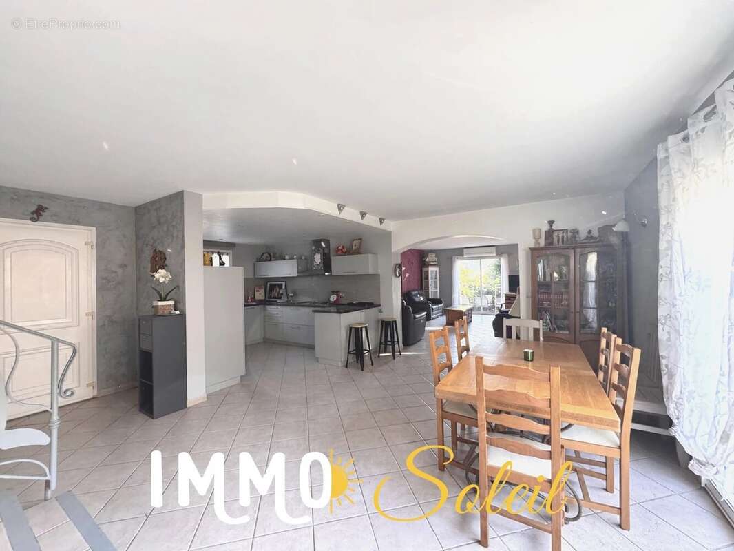 Maison à SAINT-CYR-SUR-MER