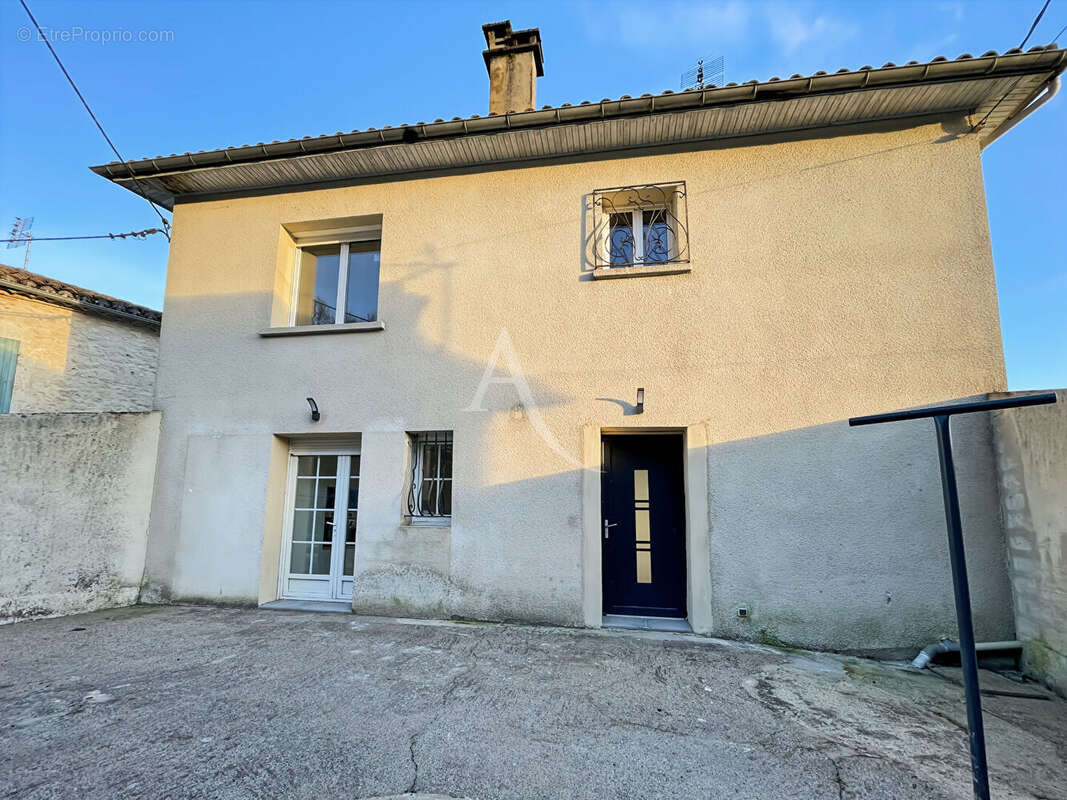 Maison à MONTAIGU-DE-QUERCY