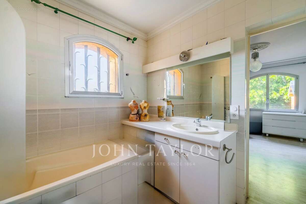 Exclusivité Aix Sud- Maison de plain pied- piscine- grand garage sécurisé. - photo 17