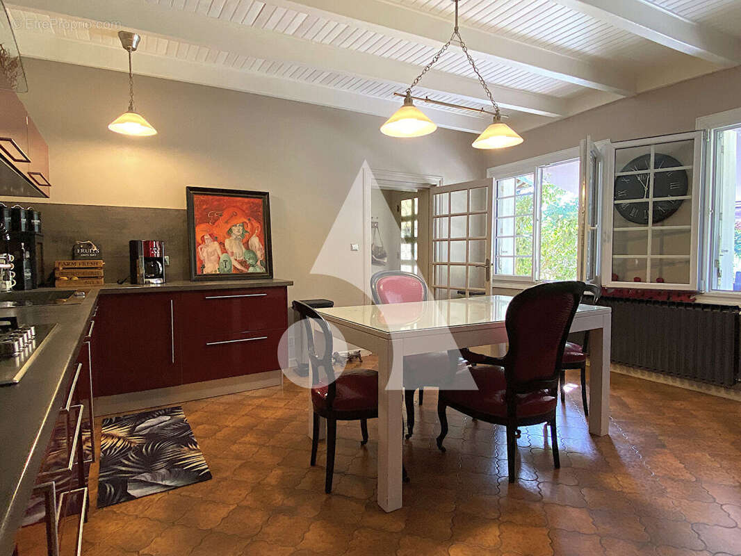 Maison à COUTRAS