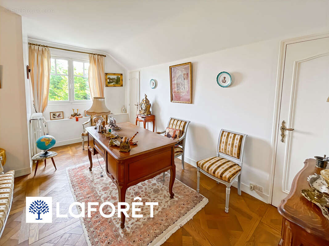 Maison à SAINTE-GENEVIEVE-DES-BOIS