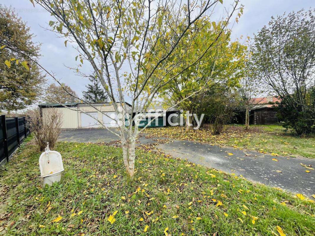 Maison à BEYCHAC-ET-CAILLAU