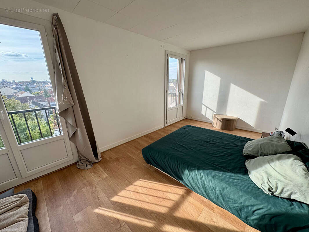 Appartement à BRIE-COMTE-ROBERT