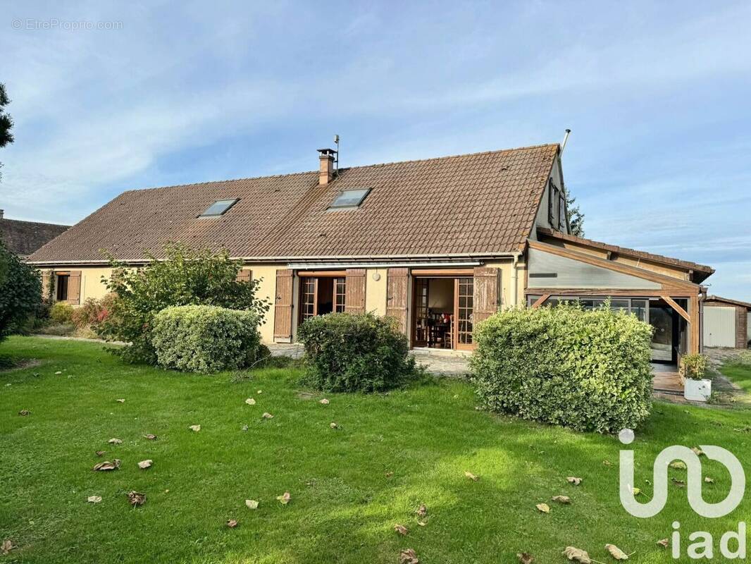 Photo 1 - Maison à GRANDPUITS-BAILLY-CARROIS