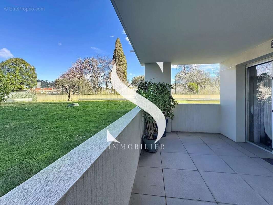 Appartement à VALLAURIS