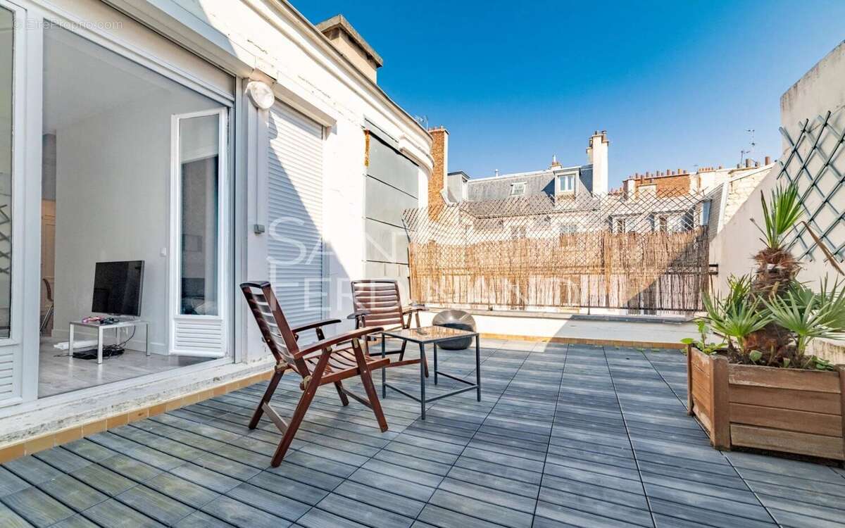 Appartement à PARIS-17E