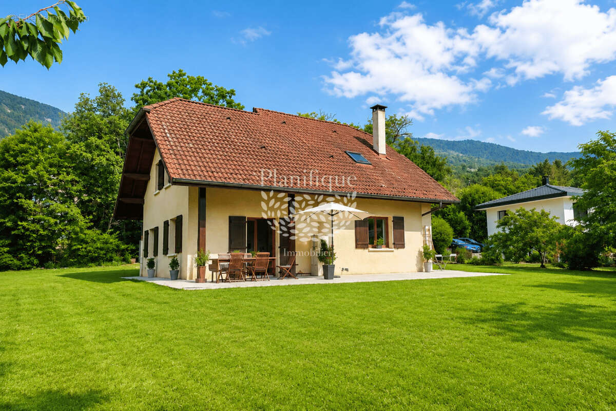 Maison à DIVONNE-LES-BAINS