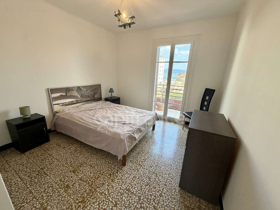AJACCIO (20), appartement T4, proche centre ville, au sein d'une résidence avec parking, vue dégagée, cave - photo 5