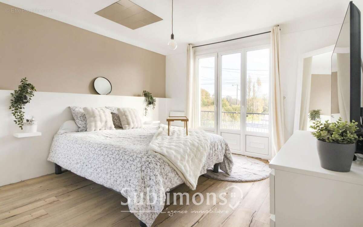 Maison à LA CHAPELLE-DES-MARAIS