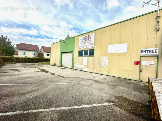 Commerce à ORNEX