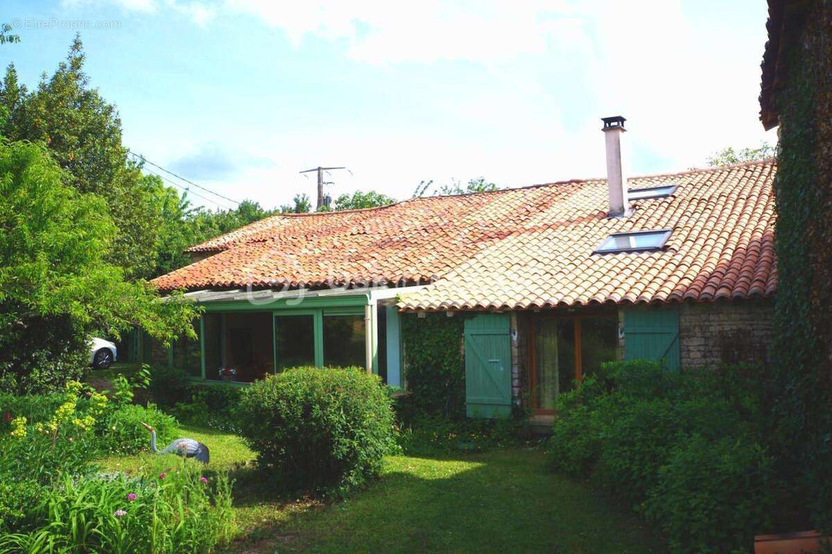 Maison à SAINT-FRAIGNE