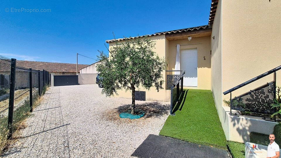 Maison à MOULEZAN