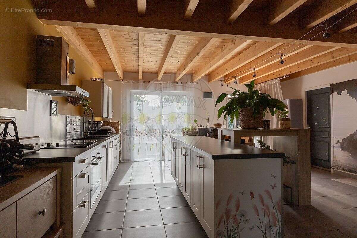 Maison à SAINT-ROMAIN-DE-BENET