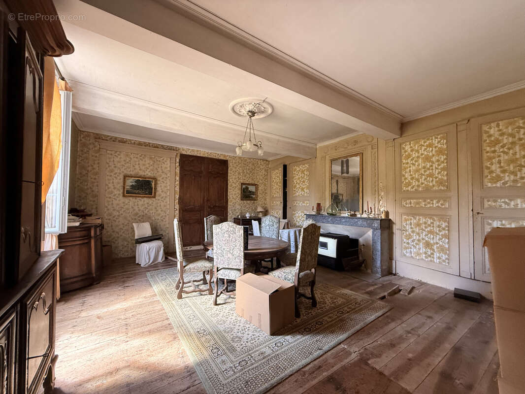 Maison à MEZIN