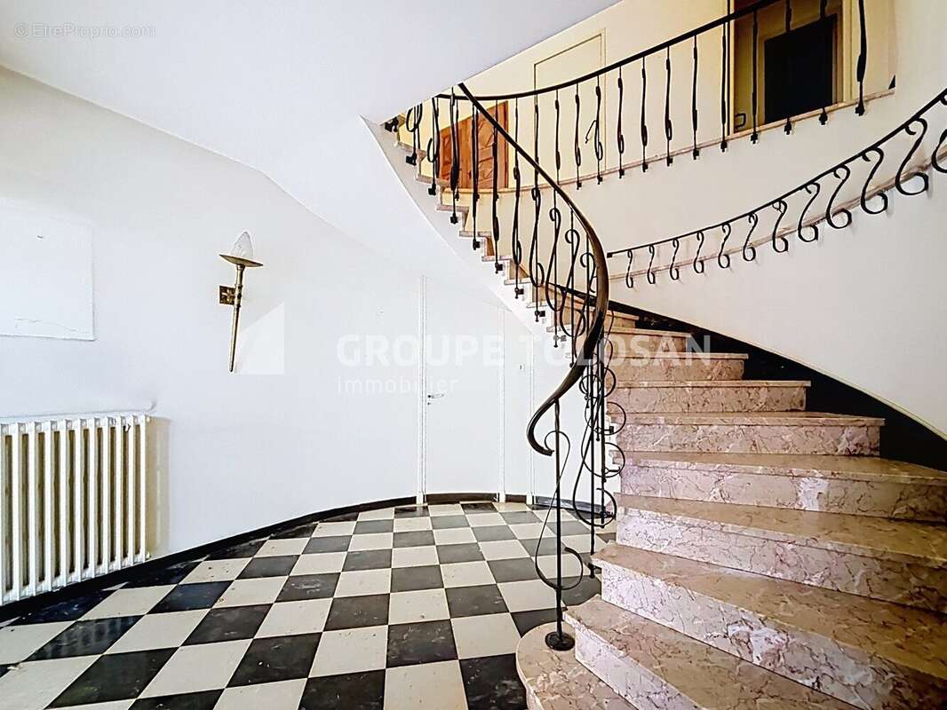 Maison 236 m² à Graulhet  - photo 4