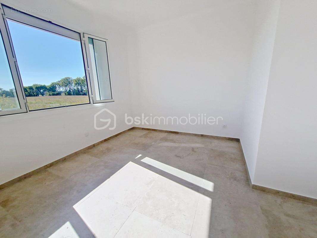 Appartement à LA FARE-LES-OLIVIERS