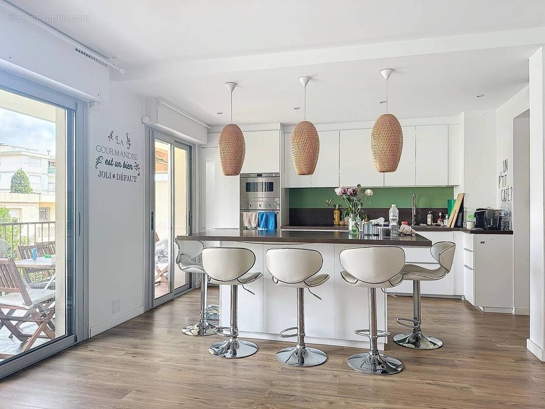 Appartement à SAINT-LAURENT-DU-VAR