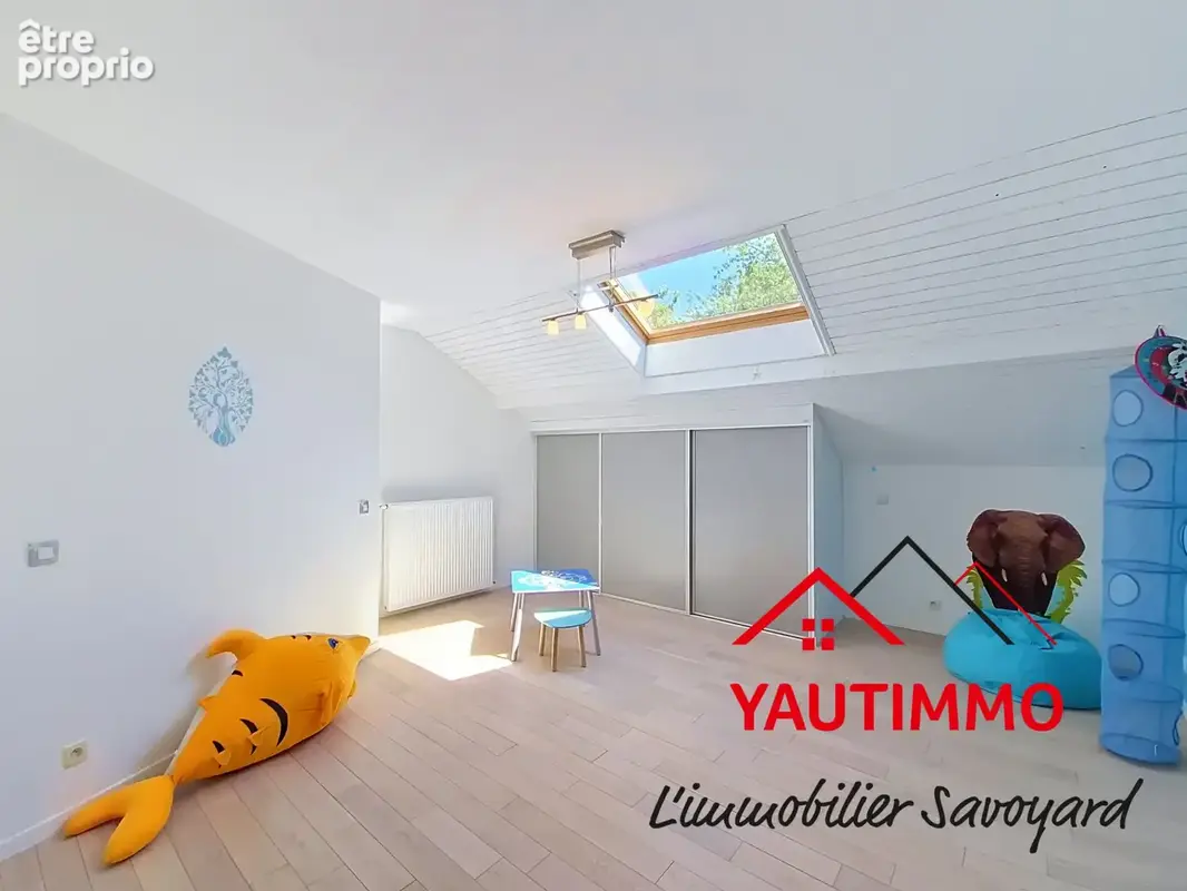 CRANVES-SALES   Maison 243 m2   Terrain 860 m2   5 chambres   Possibilité 2 appartements   Grand garage - photo 19