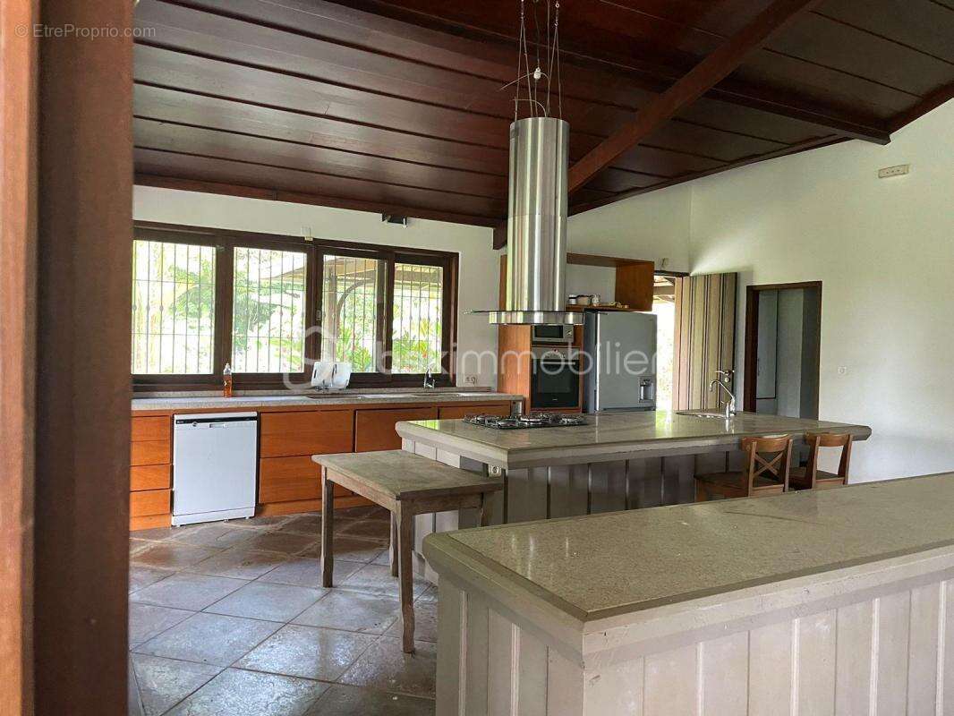 Maison à REMIRE-MONTJOLY