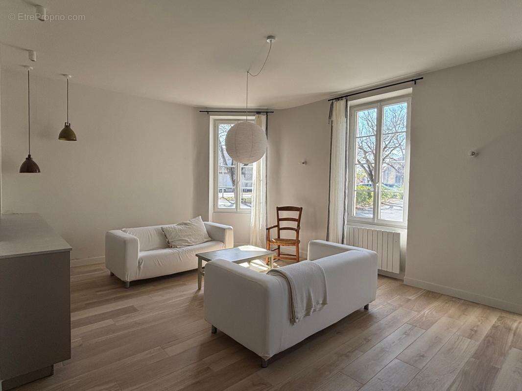 Maison À Vendre au cœur du centre-ville de Saint-Georges-d’Oléron - photo 3
