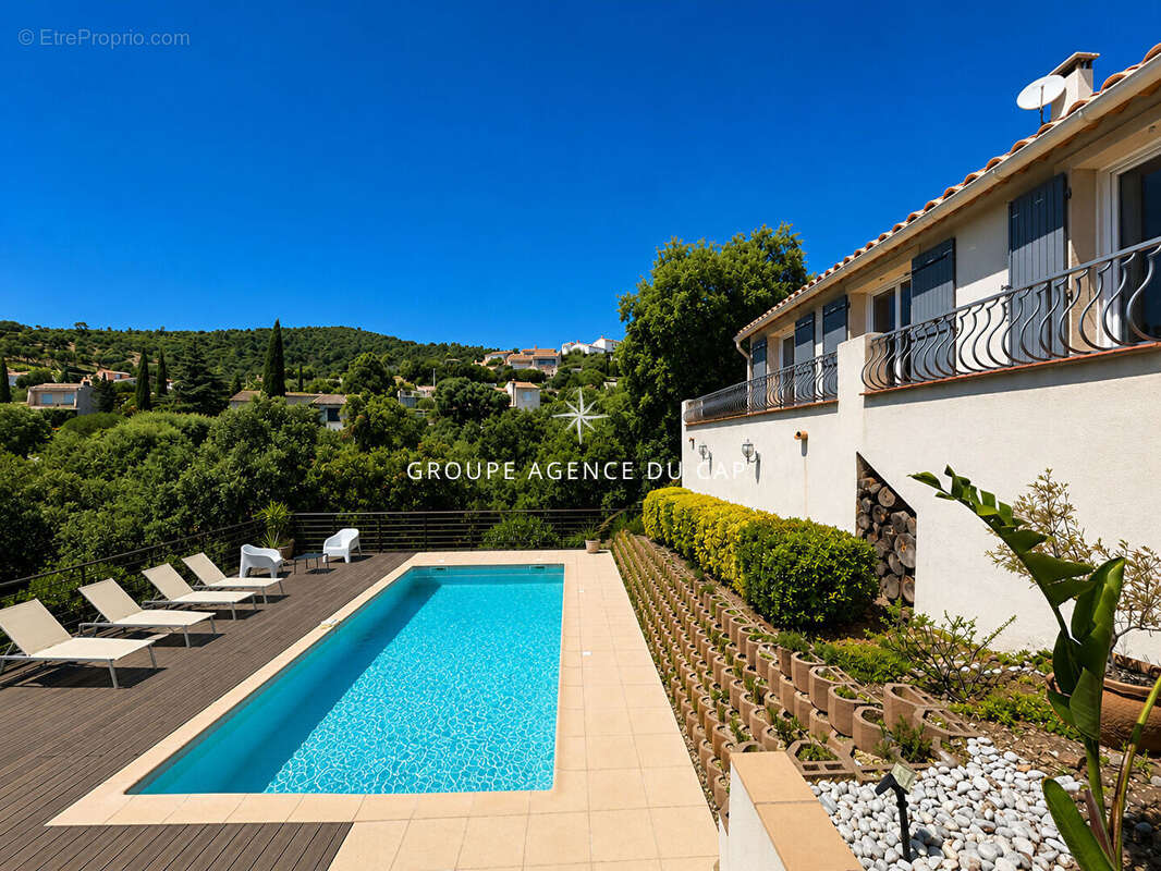 A vendre aux issambres  villa vue dégagée sur la colline 3 chambres avec piscine en bout d'impasse - photo 3