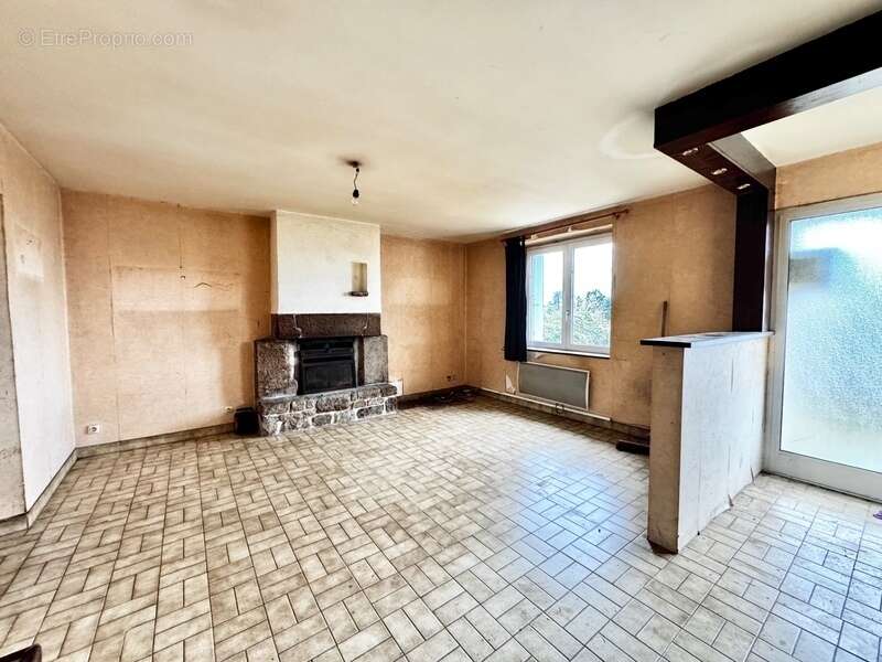 Maison à PLOUNEVEZ-LOCHRIST