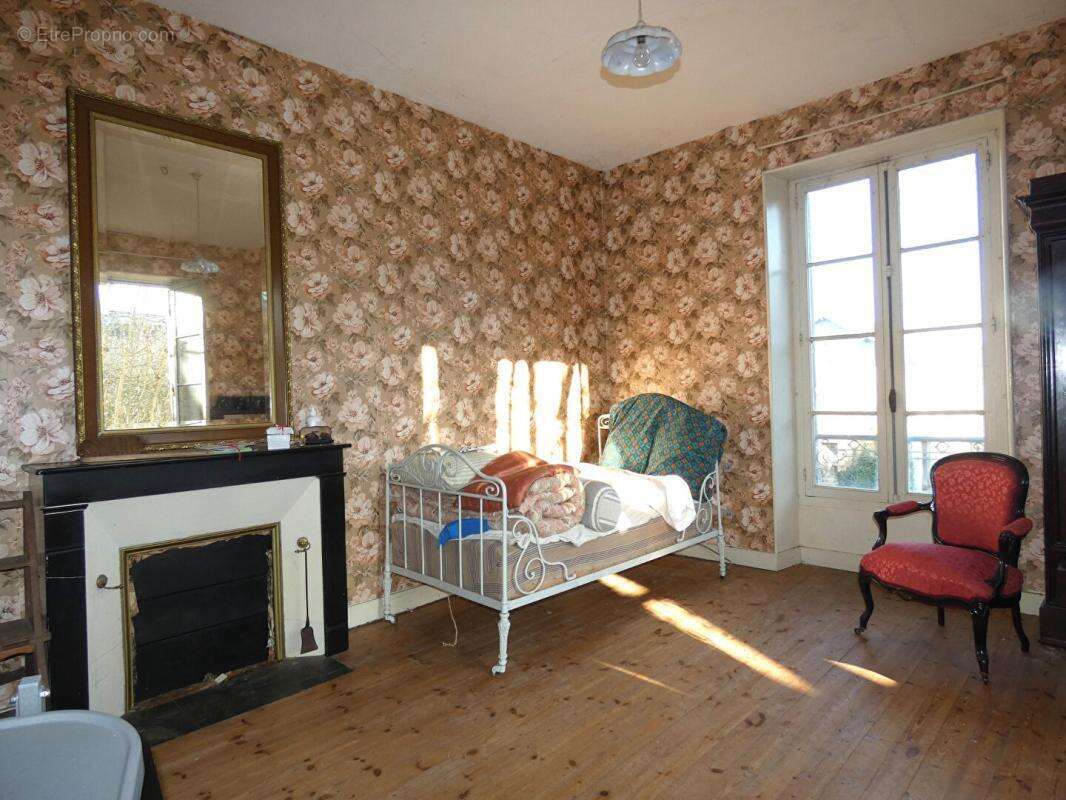 Maison Nailhac 160 m2 / 4 chambres / grange / hangar / terrain 1 hectare - photo 13