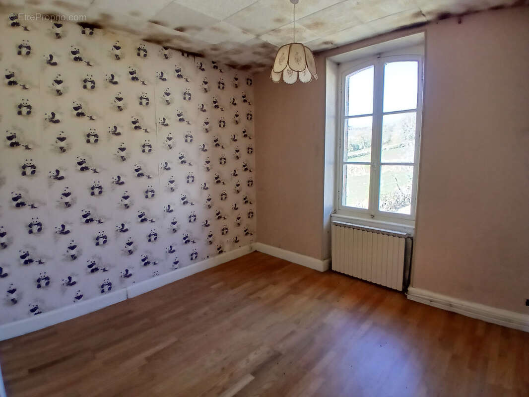 Maison à SAINT-LEGER-DE-FOUGERET